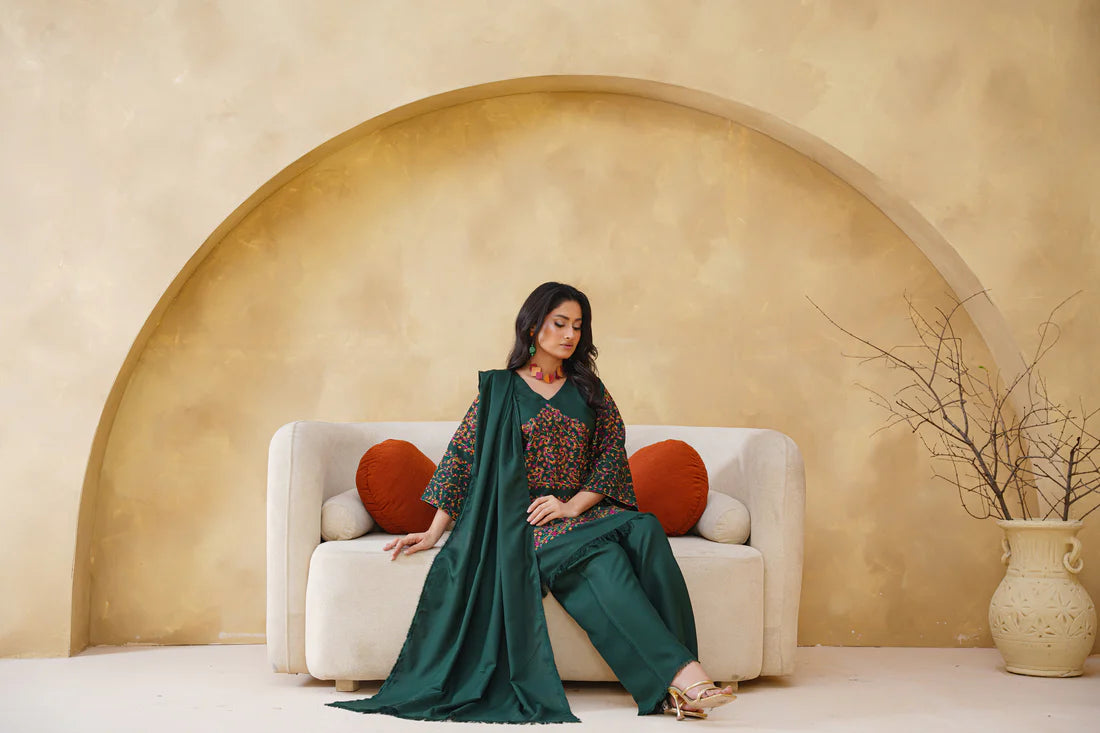 Gulaal Premium 3PC – Elegant Lawn Ready-to-Wear Suit 🌸