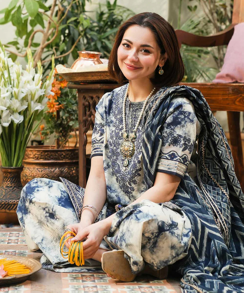 Zenobia 3PC Suit – Elegant & Graceful Embroidered Look ✨