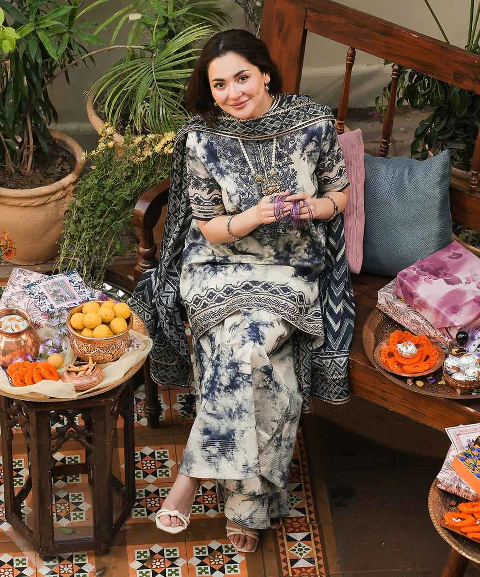 Zenobia 3PC Suit – Elegant & Graceful Embroidered Look ✨