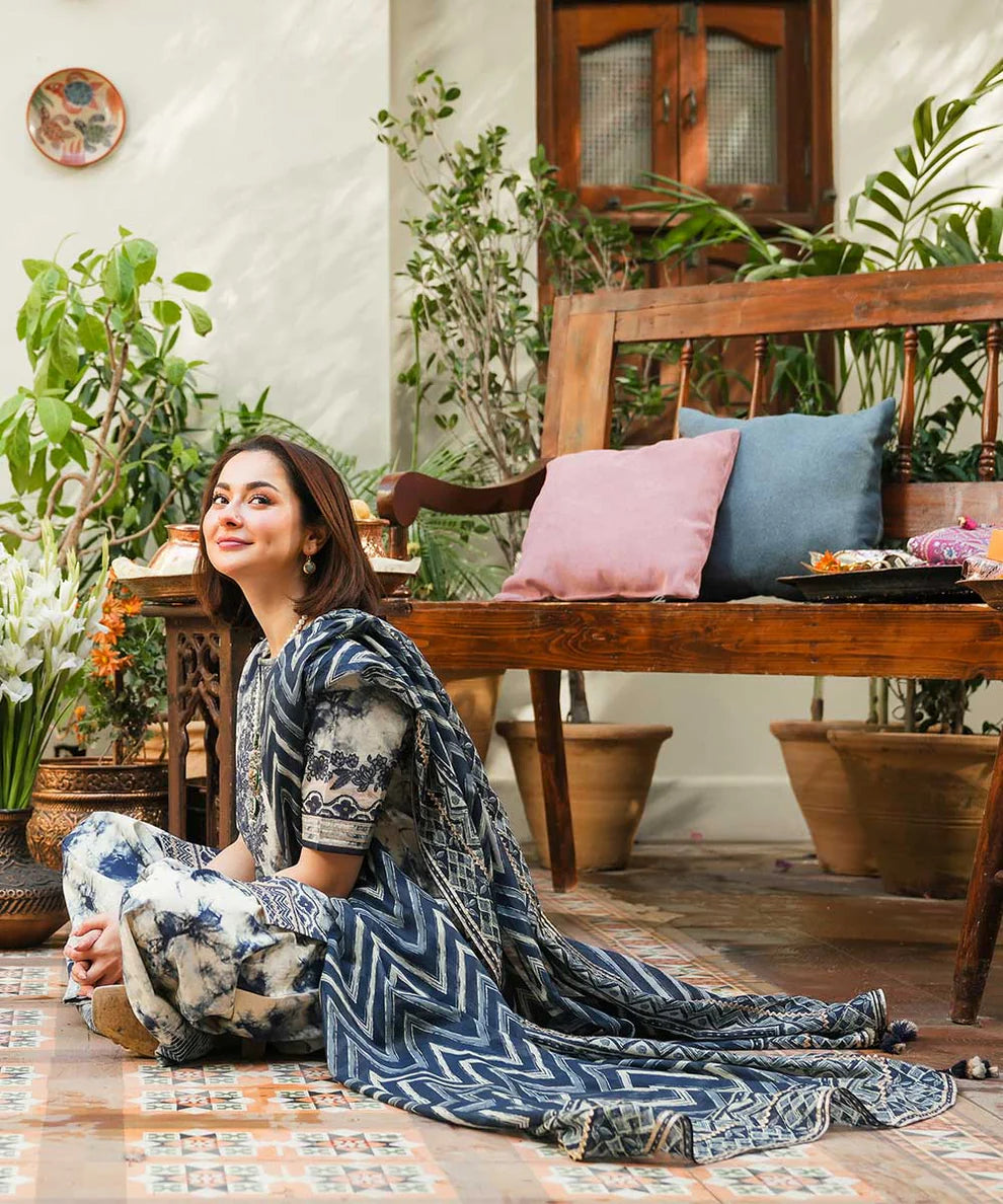 Zenobia 3PC Suit – Elegant & Graceful Embroidered Look ✨