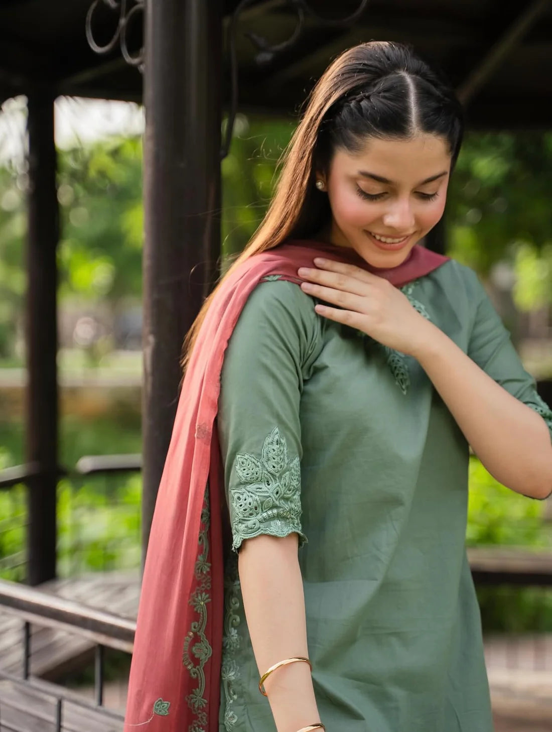 Zunaira Premium 3PC – Elegant Lawn Ready-to-Wear Suit ✨
