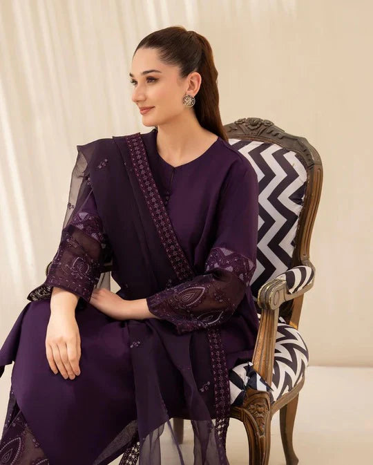 Noorain Suit – Soft Elegance for Everyday Grace ✨