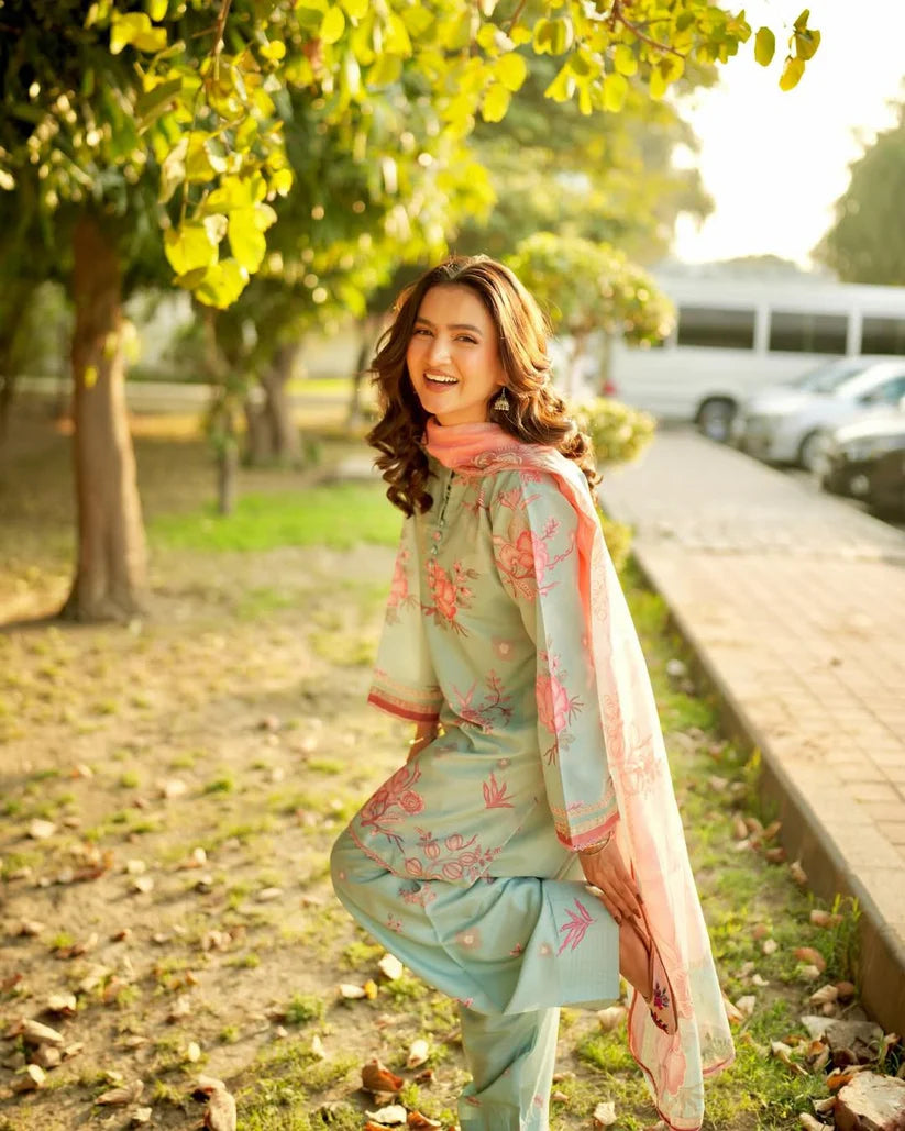 Minha 3PC Suit – Graceful Embroidered Elegance ✨