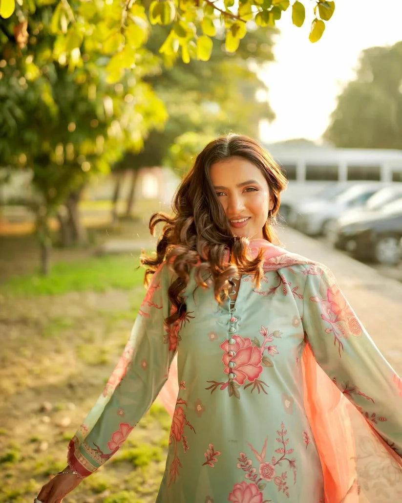 Minha 3PC Suit – Graceful Embroidered Elegance ✨