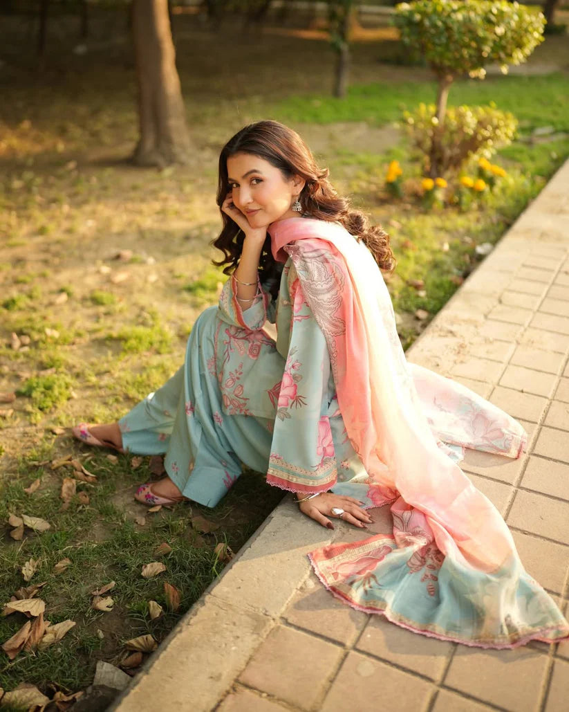 Minha 3PC Suit – Graceful Embroidered Elegance ✨