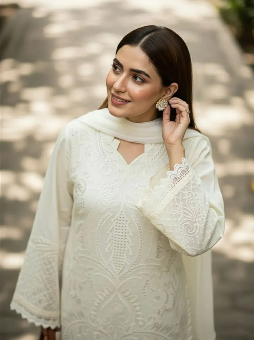 Shanzay 3PC Suit – Classic Embroidered Elegance ✨