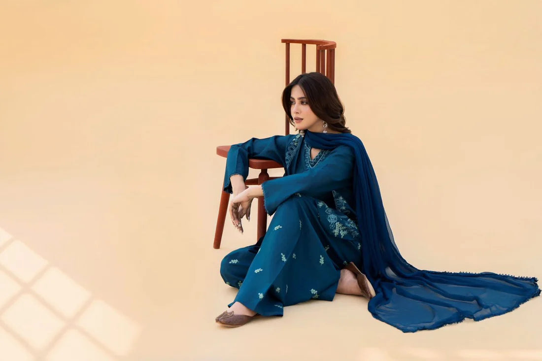 Samra Premium 3PC – Elegant Lawn Ready-to-Wear Suit ✨